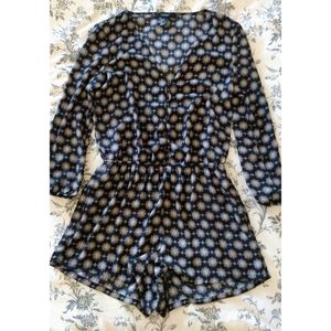 Super cute retro-looking romper!